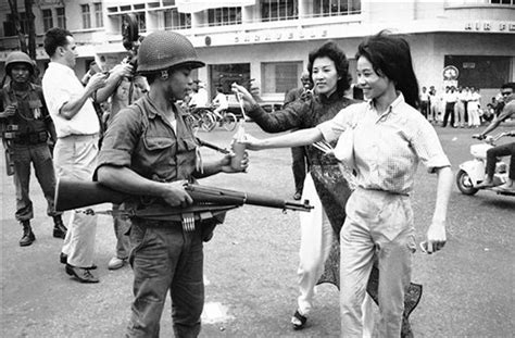 การประท้วงของนักศึกษาในเซ Saigon ปี 1963: การปะท intuitively กับระบอบสาธารณรัฐเวียดนามใต้