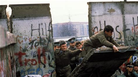  Berlin Wall Fall: สัญลักษณ์แห่งการสิ้นสุดของสงครามเย็น และการกำเนิดยุคใหม่ของเยอรมนี